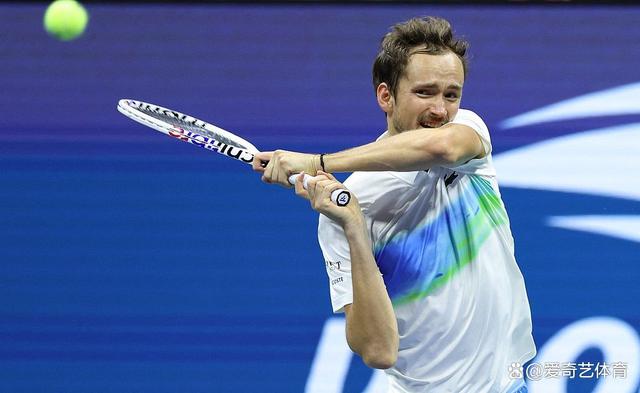 ATP总决赛力克美网，梅德韦杰夫惊艳四座